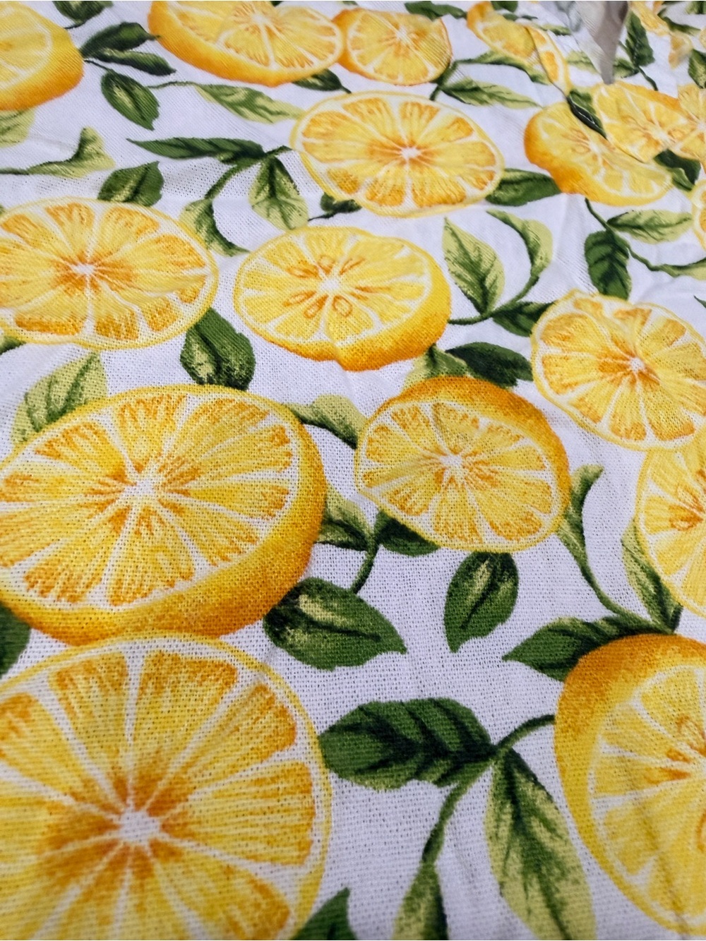 CeCe White Lemon Print V-Neck Blouse. Excellent Condition. Summer Outfit - Picture 3 of 5